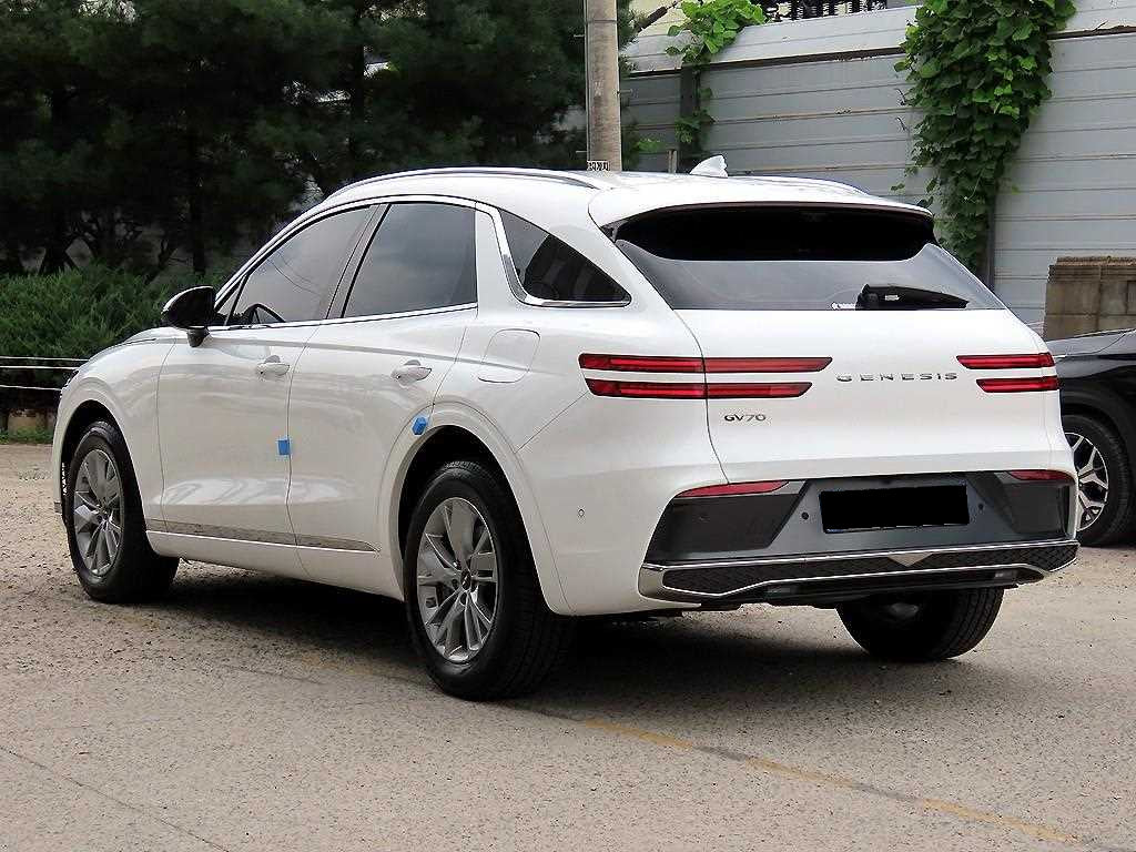 Genesis GV70 — photo 03