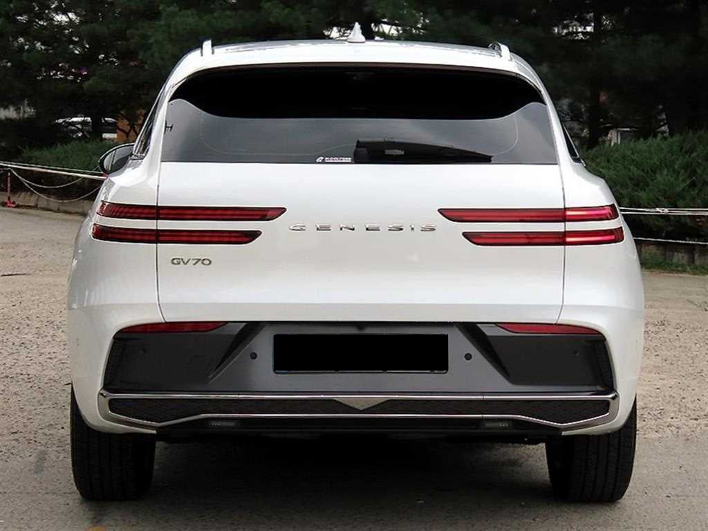 Genesis GV70 — photo 04
