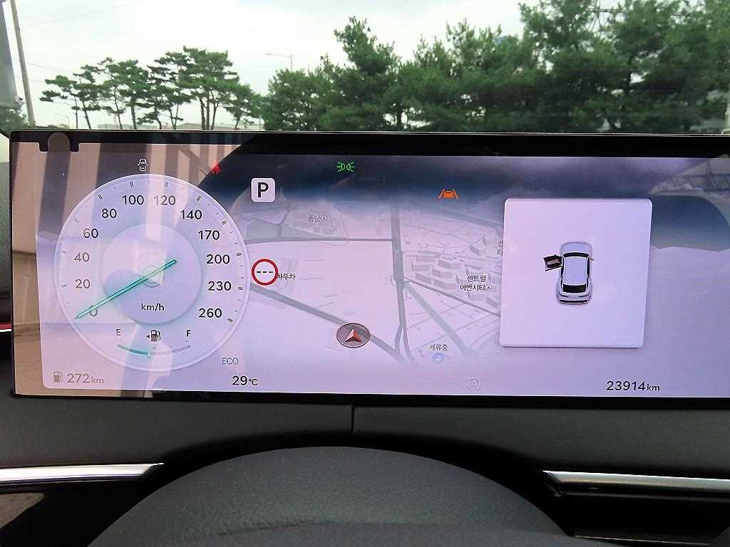 Genesis GV70 — photo 09