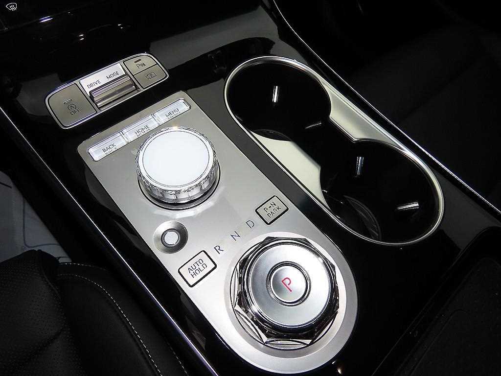 Genesis GV70 — photo 10