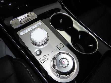 Genesis GV70 — photo 10