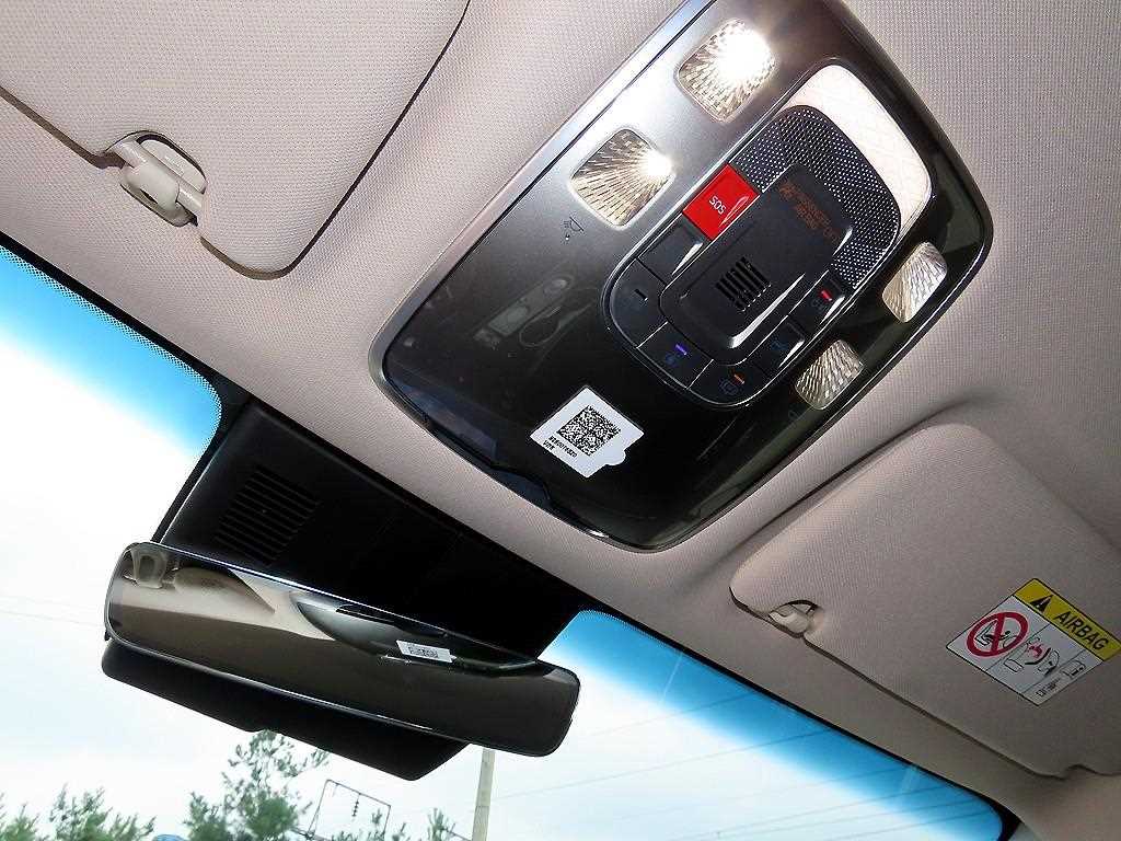 Genesis GV70 — photo 14