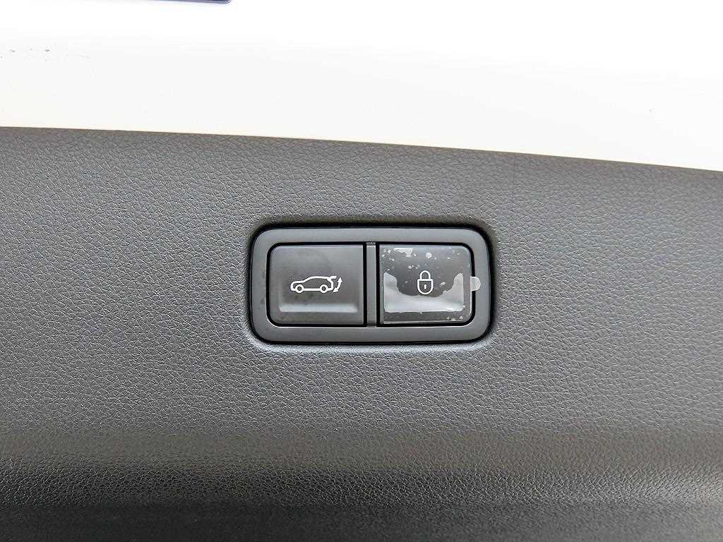 Genesis GV70 — photo 16