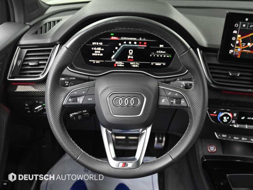 Audi SQ5 — photo 13
