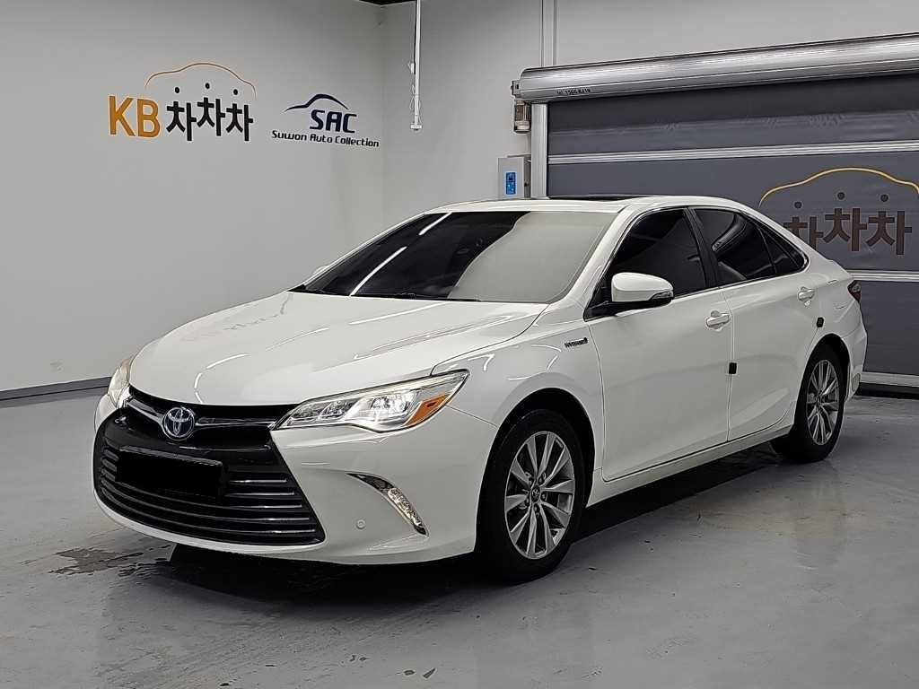 Toyota Camry — photo 01