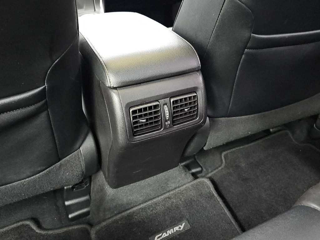 Toyota Camry — photo 13