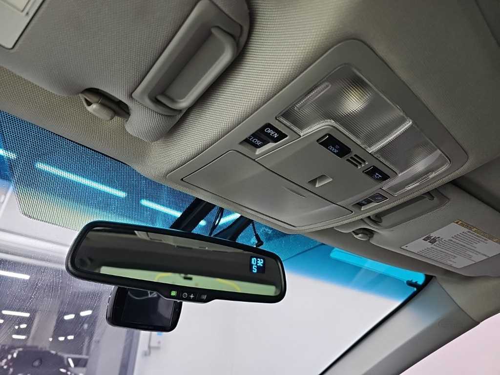 Toyota Camry — photo 17