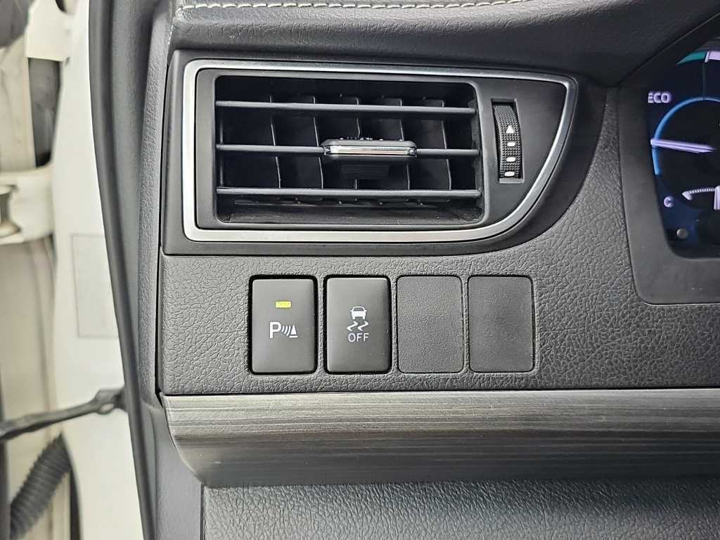 Toyota Camry — photo 19