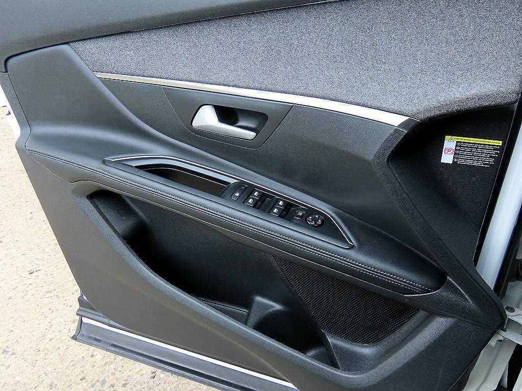 Peugeot 5008 — photo 11