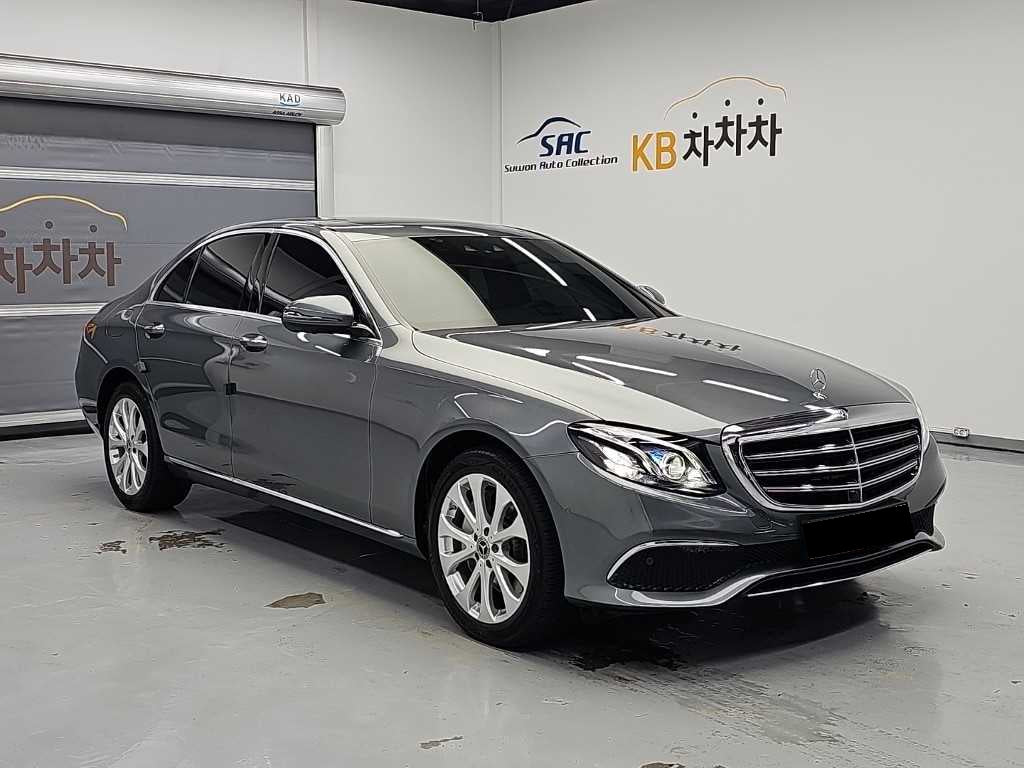 Mercedes-Benz E-Class — photo 04