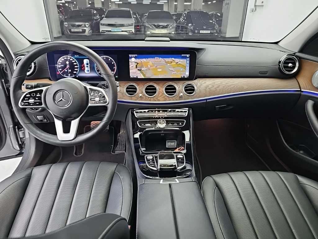 Mercedes-Benz E-Class — photo 07