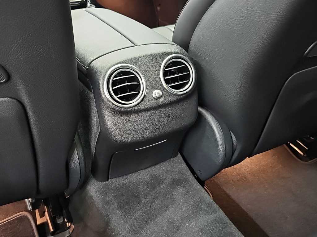 Mercedes-Benz E-Class — photo 13