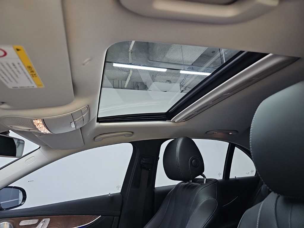 Mercedes-Benz E-Class — photo 15