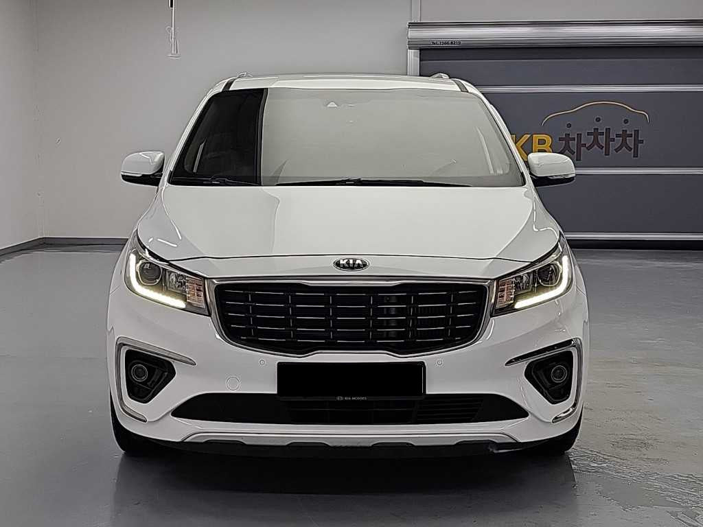 Kia Carnival — photo 02