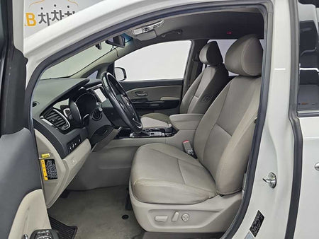 Kia Carnival — photo 11