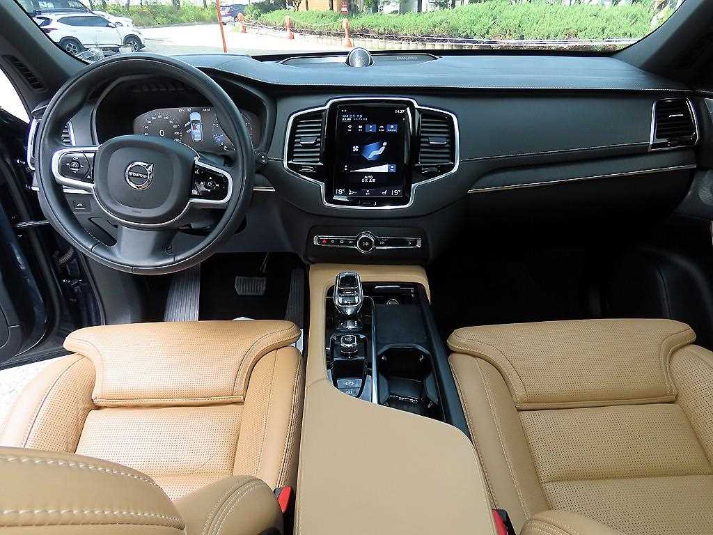 Volvo XC90 — photo 07
