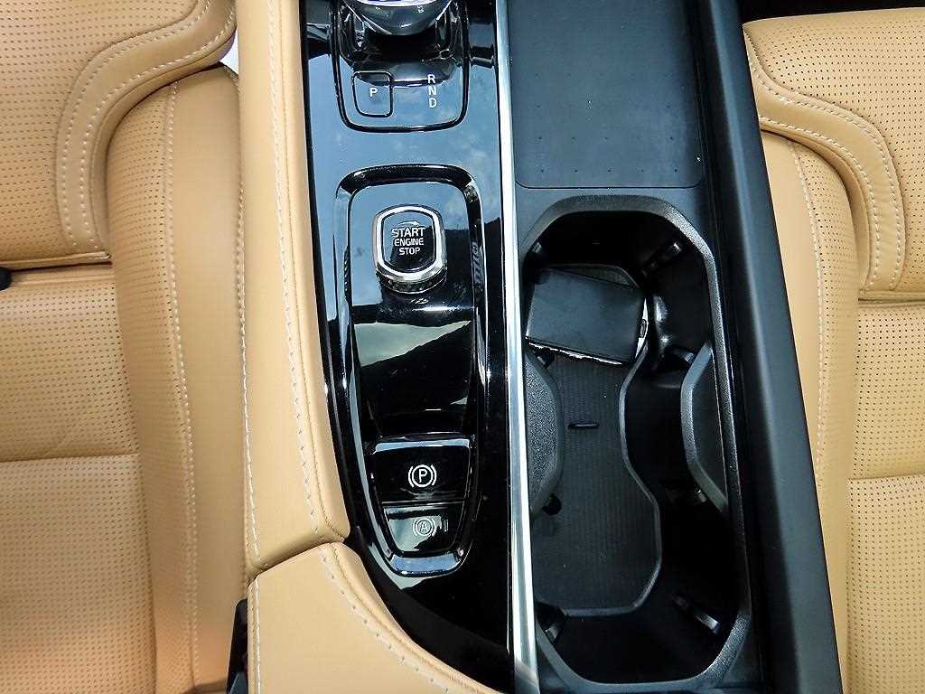 Volvo XC90 — photo 12