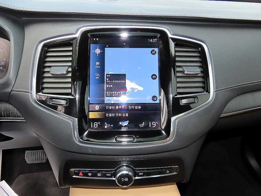 Volvo XC90 — photo 13