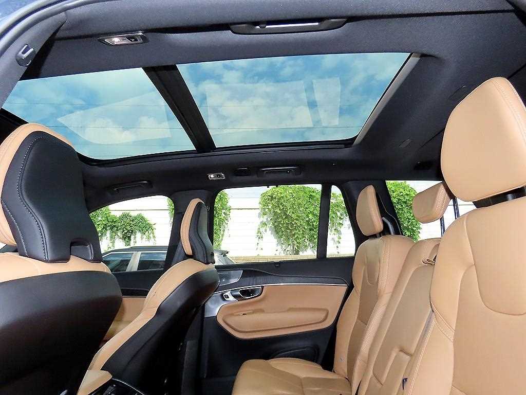 Volvo XC90 — photo 16