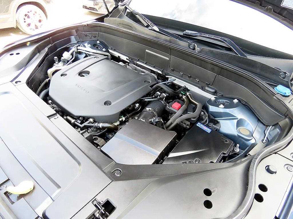 Volvo XC90 — photo 19