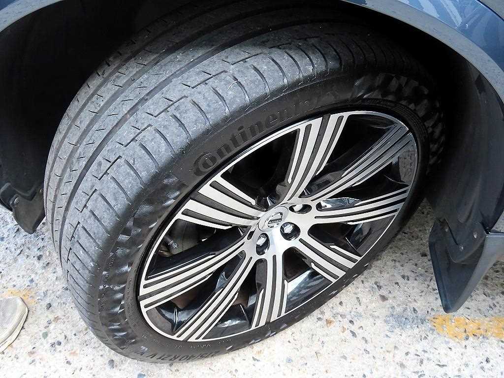 Volvo XC90 — photo 20