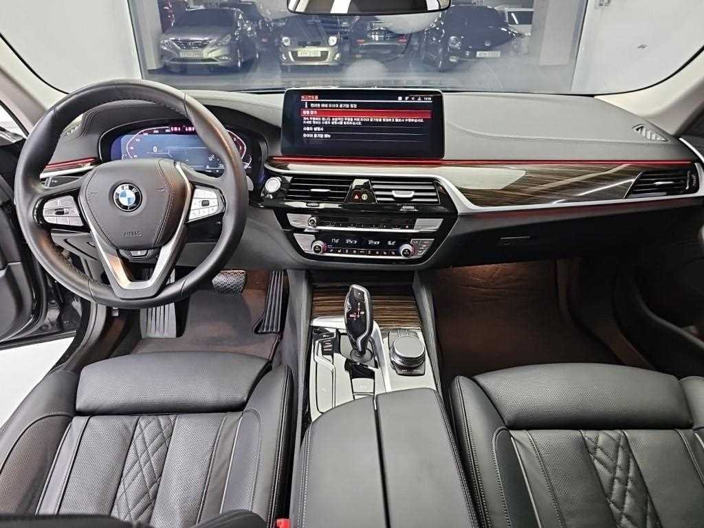 BMW 5-Series — photo 07