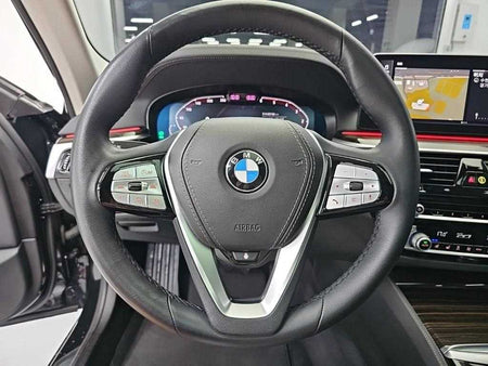 BMW 5-Series — photo 09