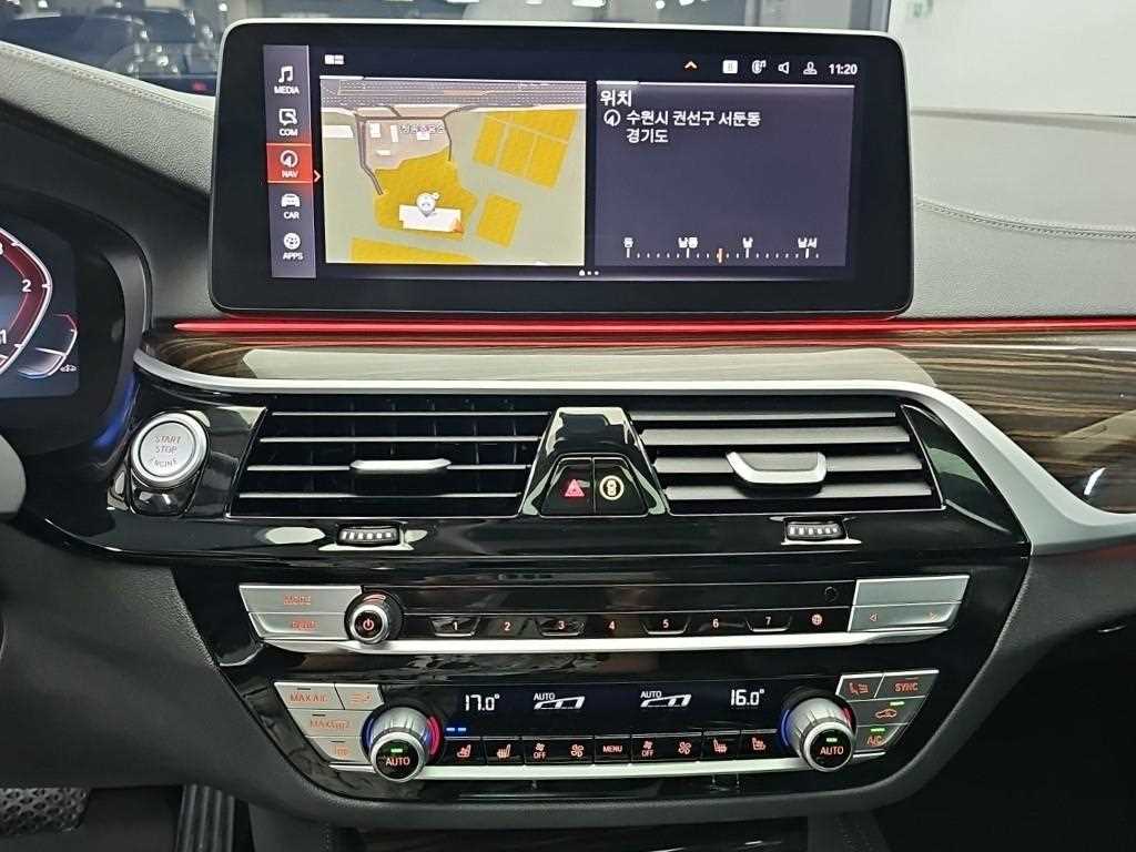 BMW 5-Series — photo 10