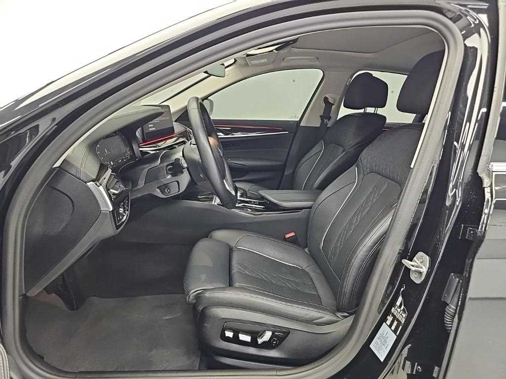 BMW 5-Series — photo 11