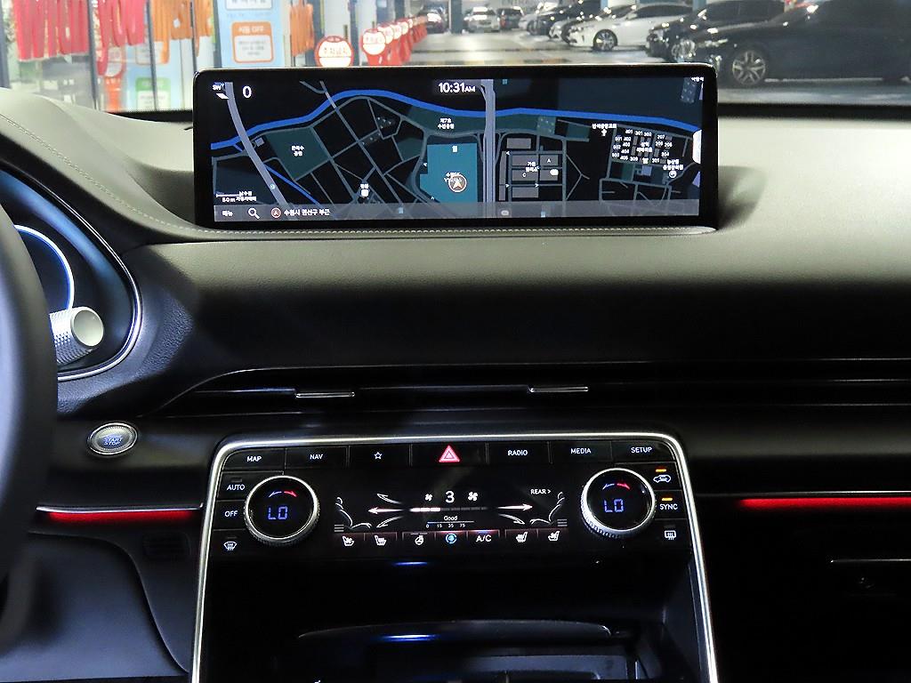 Genesis GV80 — photo 11