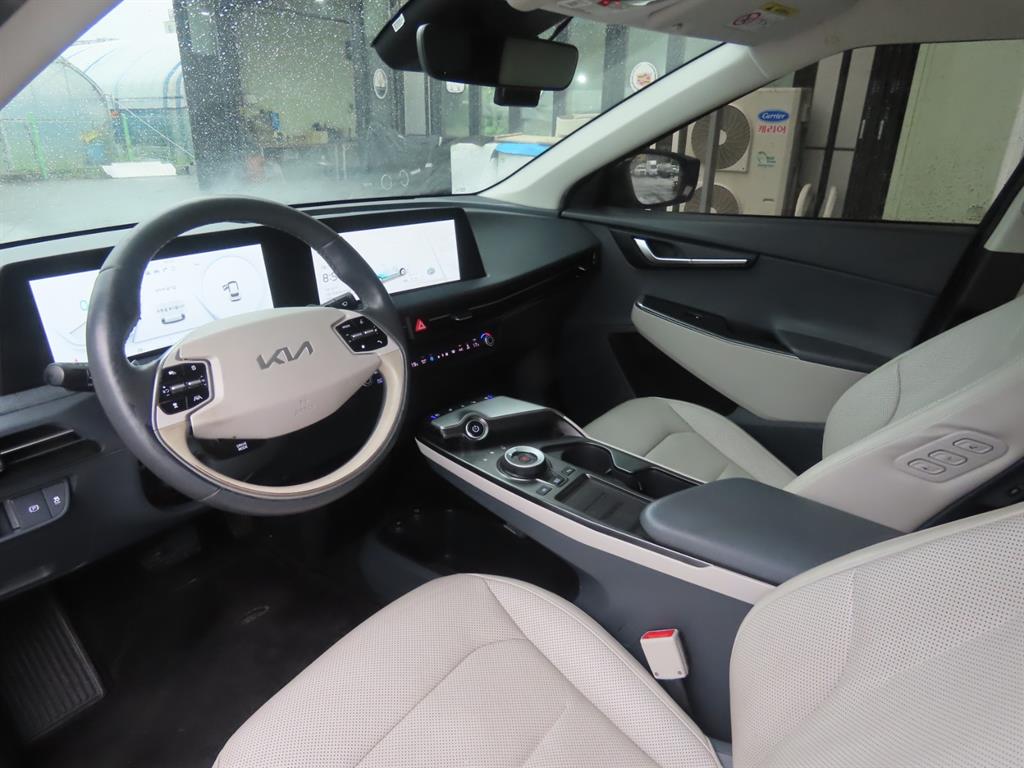 Kia EV6 — photo 17