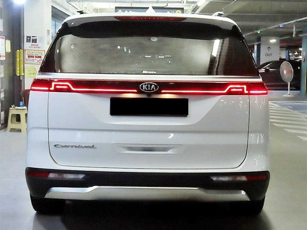 Kia Carnival — photo 05