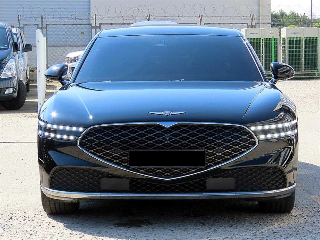 Genesis G90 — photo 01