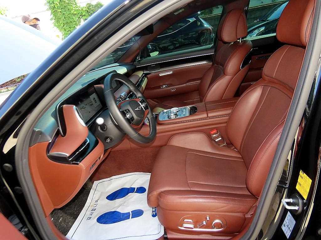 Genesis G90 — photo 05