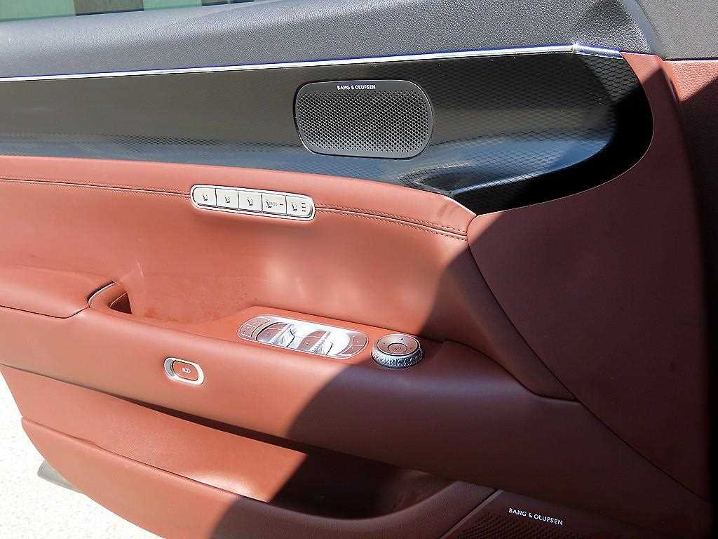 Genesis G90 — photo 12