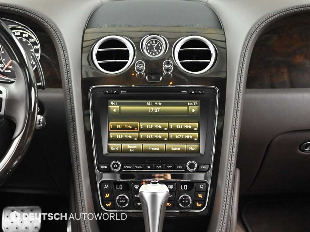 Bentley Flying Spur — photo 14