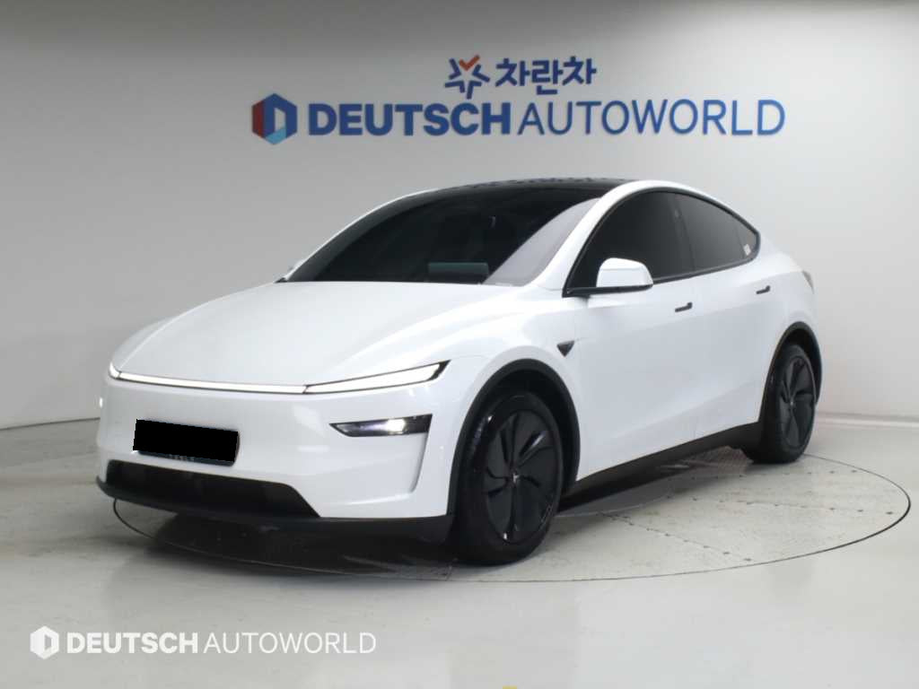 Tesla Model Y — photo 01