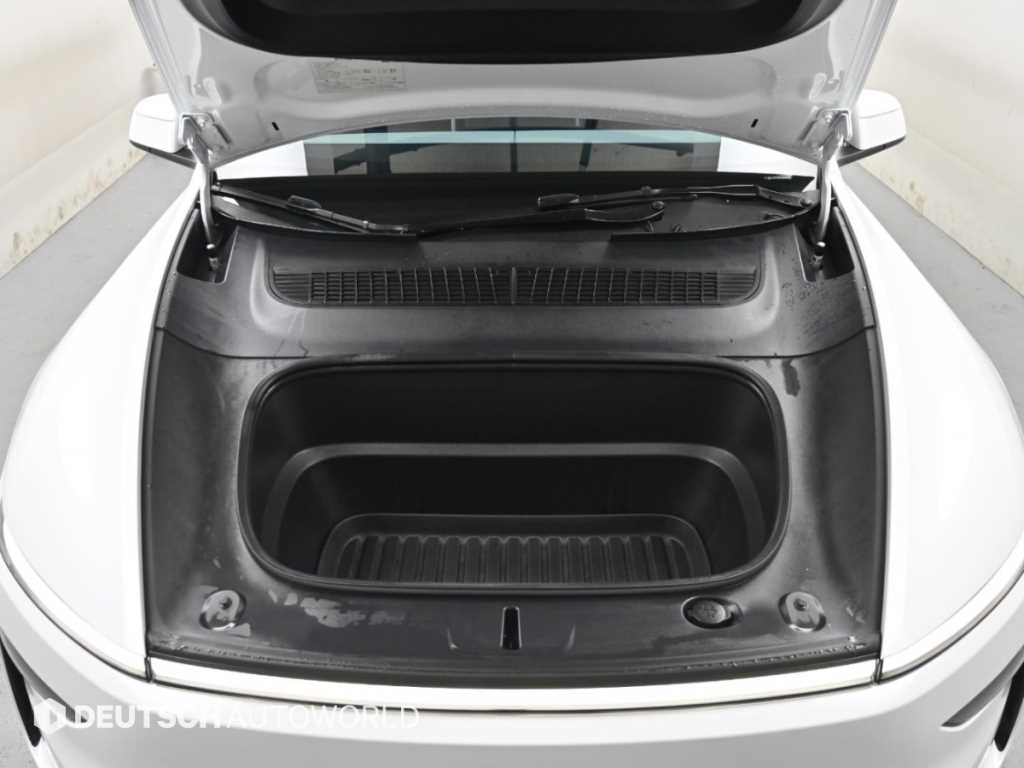 Tesla Model Y — photo 06