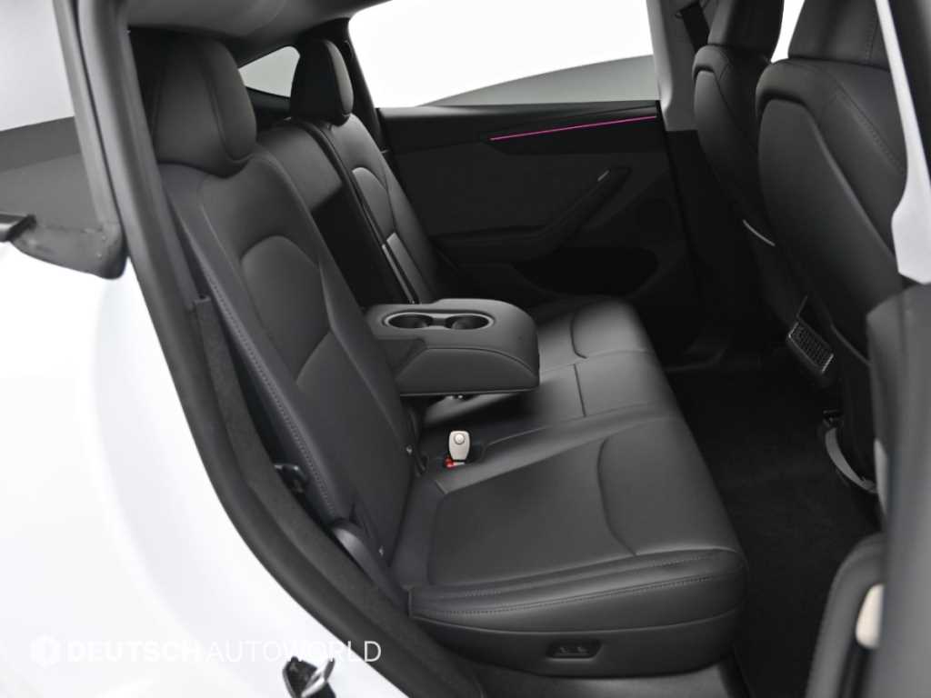 Tesla Model Y — photo 12