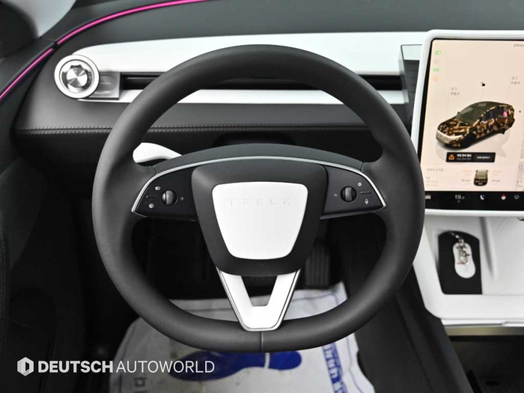 Tesla Model Y — photo 13