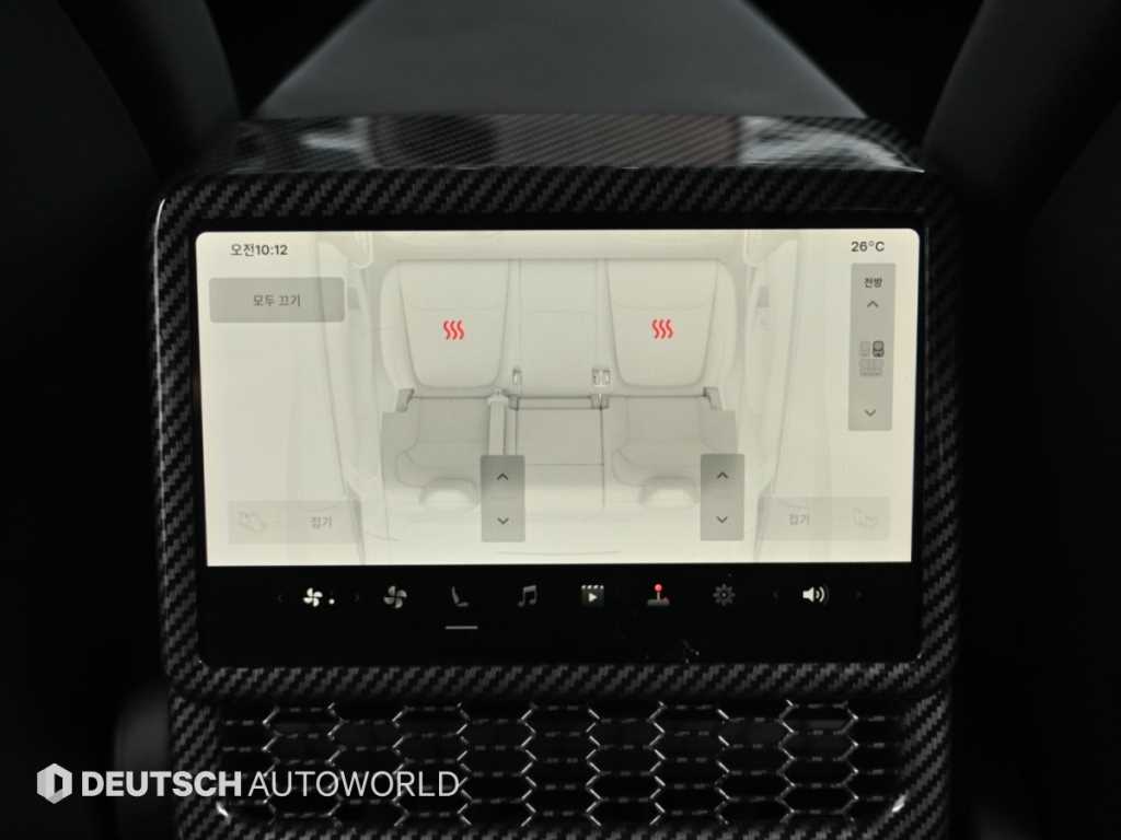 Tesla Model Y — photo 16
