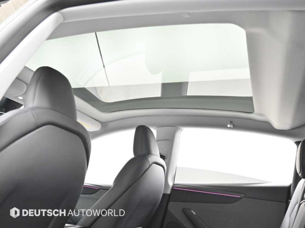 Tesla Model Y — photo 18