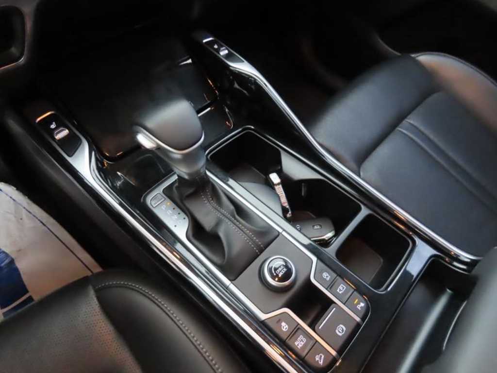 Kia Sorento — photo 17