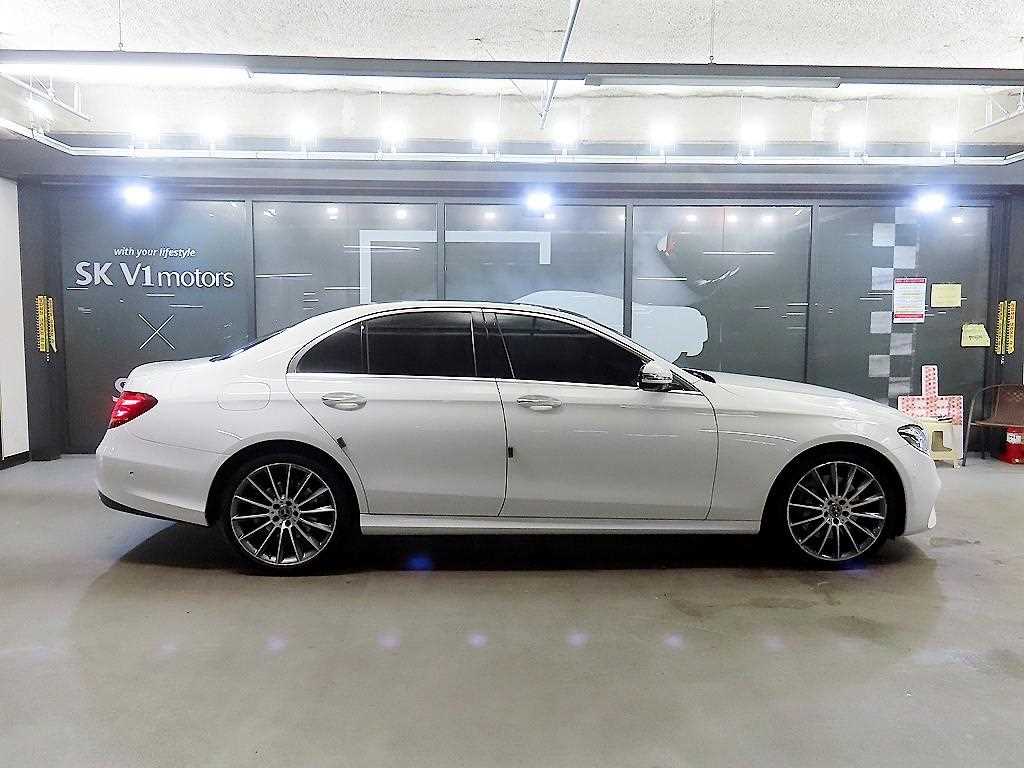 Mercedes-Benz E-Class — photo 03