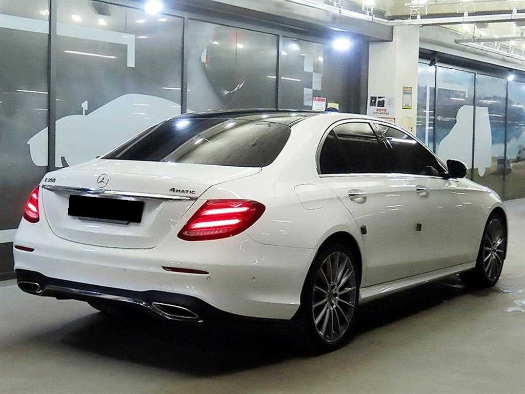 Mercedes-Benz E-Class — photo 04