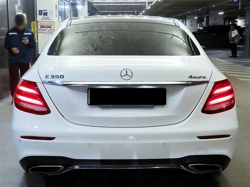 Mercedes-Benz E-Class — photo 05