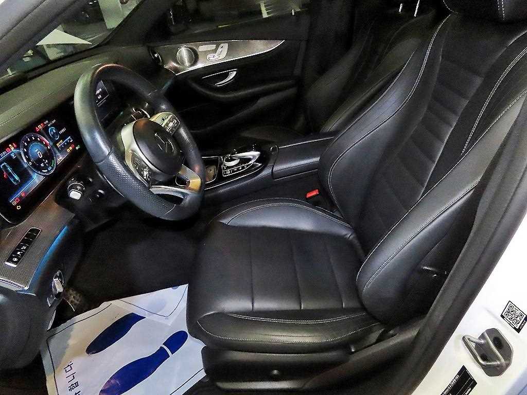 Mercedes-Benz E-Class — photo 06