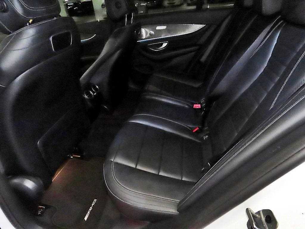 Mercedes-Benz E-Class — photo 07