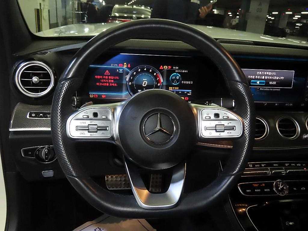 Mercedes-Benz E-Class — photo 08