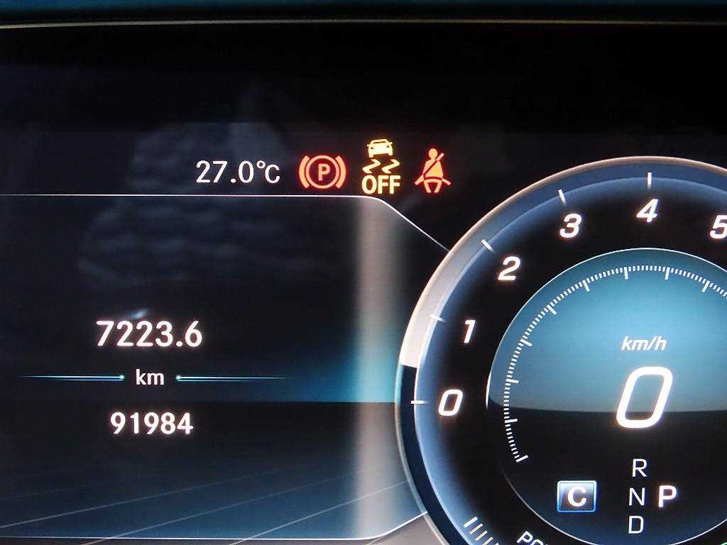 Mercedes-Benz E-Class — photo 09